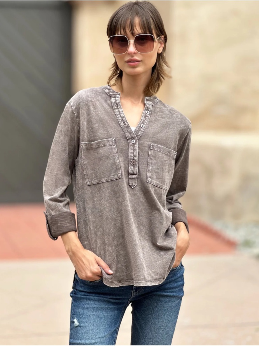 Billy T | Fine Henley Top in Cotton – Mineral Wash Brown, Size L